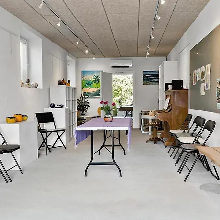 Bed & Breakfast Logi I Hus Med Kunst Og Have Vestervig