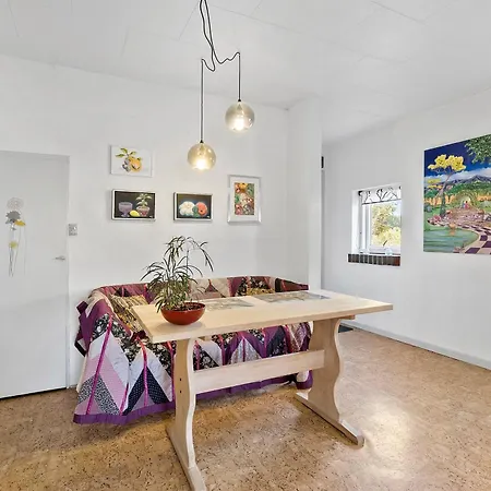 Logi I Hus Med Kunst Og Have Frühstückspension Vestervig
