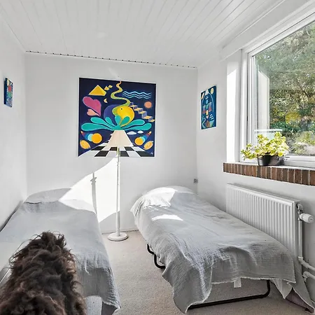 Logi I Hus Med Kunst Og Have Frühstückspension