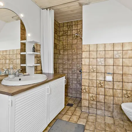 Bed & Breakfast Logi I Hus Med Kunst Og Have
