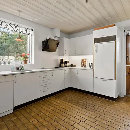 Logi I Hus Med Kunst Og Have Frühstückspension *