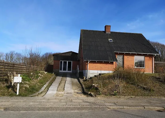 Logi I Hus Med Kunst Og Have B&B *