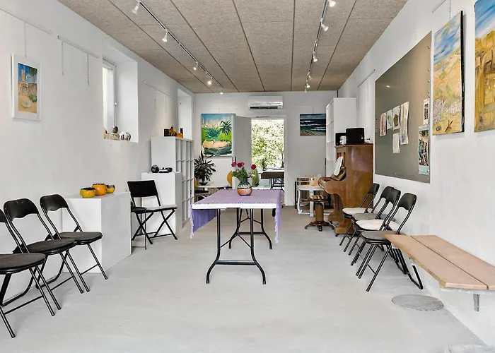 B&B Logi I Hus Med Kunst Og Have Vestervig