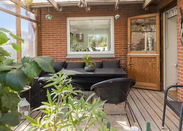 B&B Logi I Hus Med Kunst Og Have Vestervig