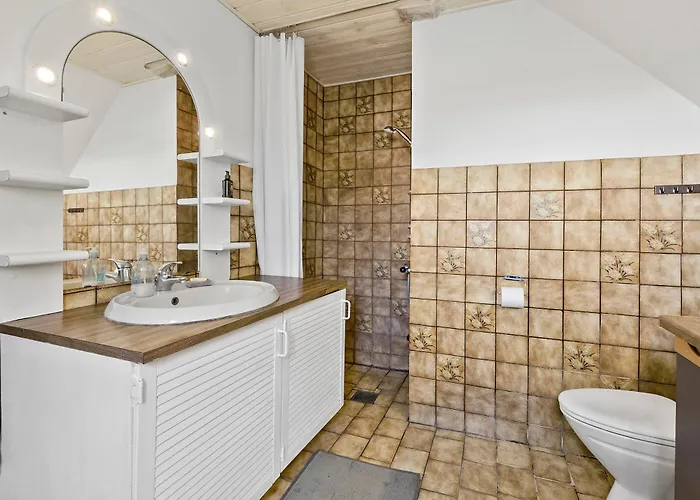 B&B Logi I Hus Med Kunst Og Have
