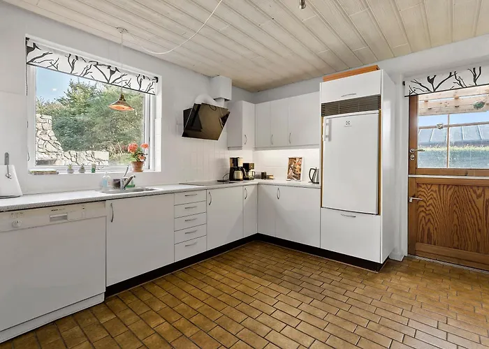 Logi I Hus Med Kunst Og Have B&B *